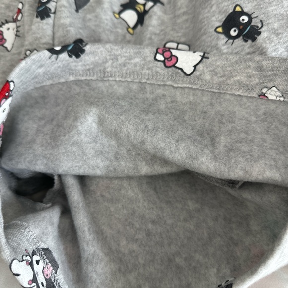 🔥Sold🔥Grey Hello kitty sweat shorts - Picture 5 of 8